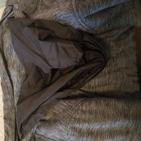 North face women's jacket grey with hood zipped hood inside. - Picture 7 of 7